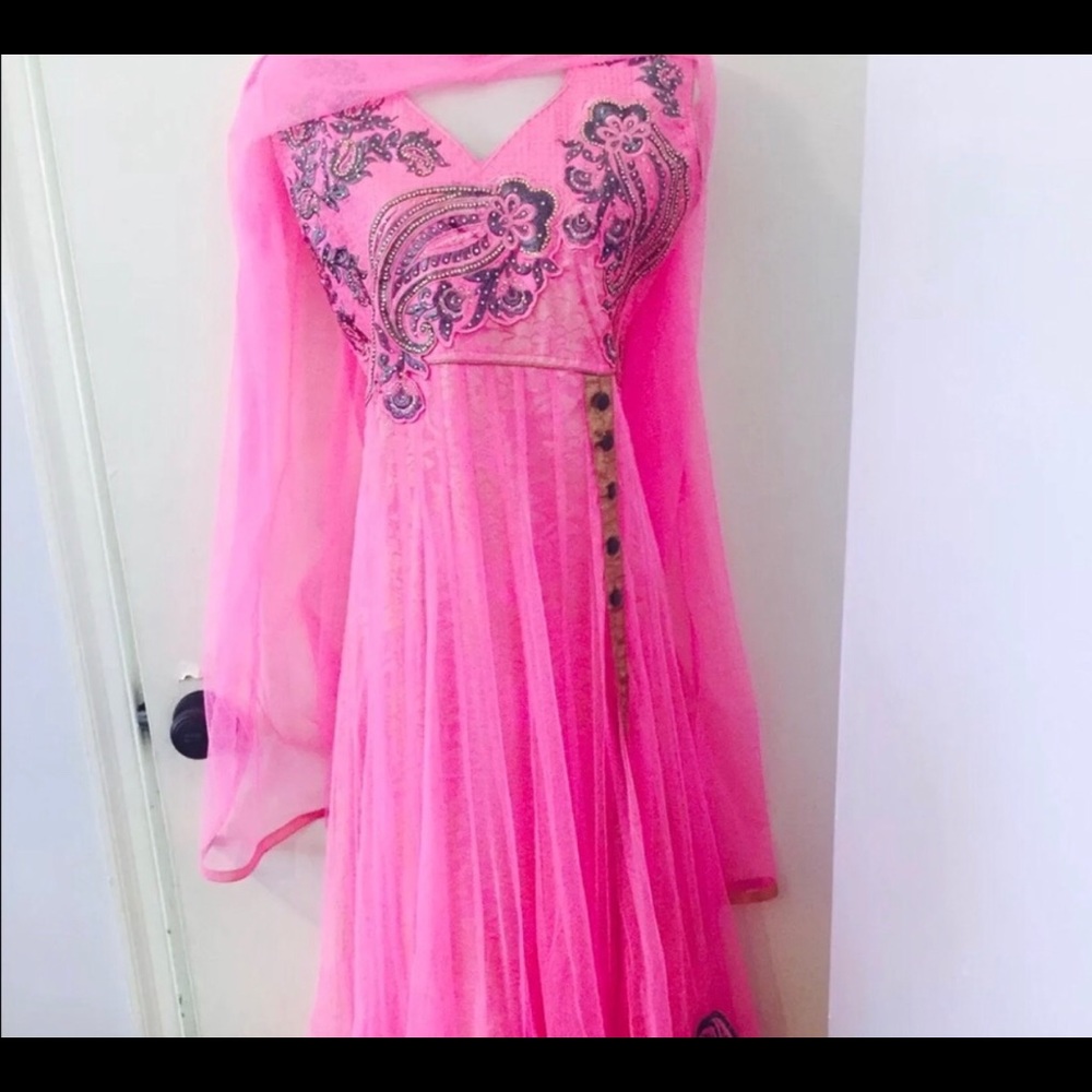 ***MAKE ME AN OFFER*** Purging to make space. 
Indian Anarkali Salwar Kameez